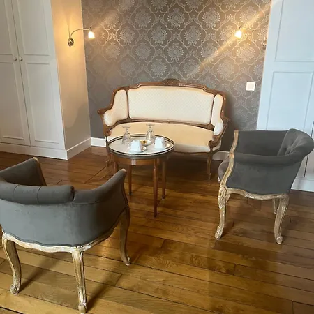 Le Clos D 'ay Bed & Breakfast *