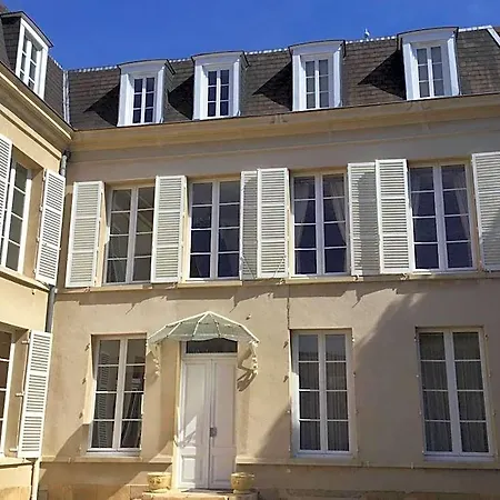 Le Clos D 'ay Bed & Breakfast 4*