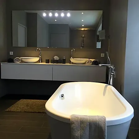 Le Clos D 'ay 4*