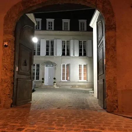 Le Clos D 'ay Bed & Breakfast *