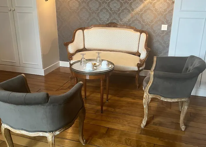 Le Clos D 'ay Frühstückspension 4*