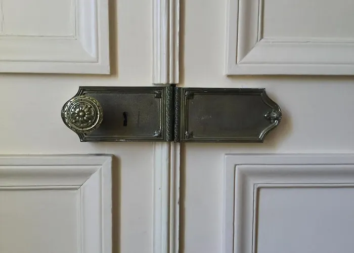 Le Clos D 'ay Ay-Champagne